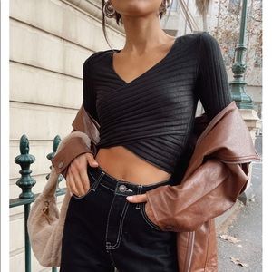 Princess Polly Black Cropped Sweater Size 4